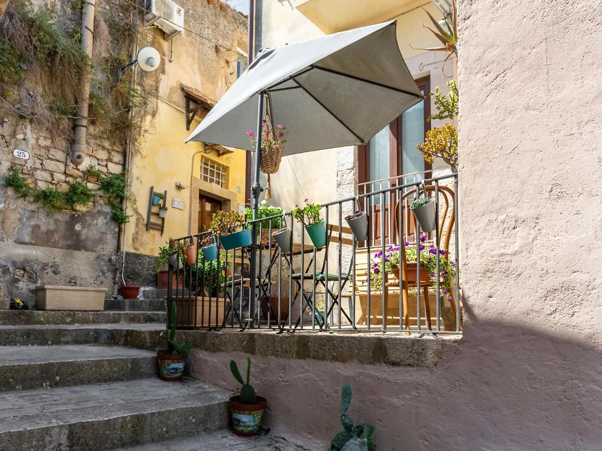 A Timpa Ro Nannu 20, Holiday Home In Center Ragusa Ibla 0*,